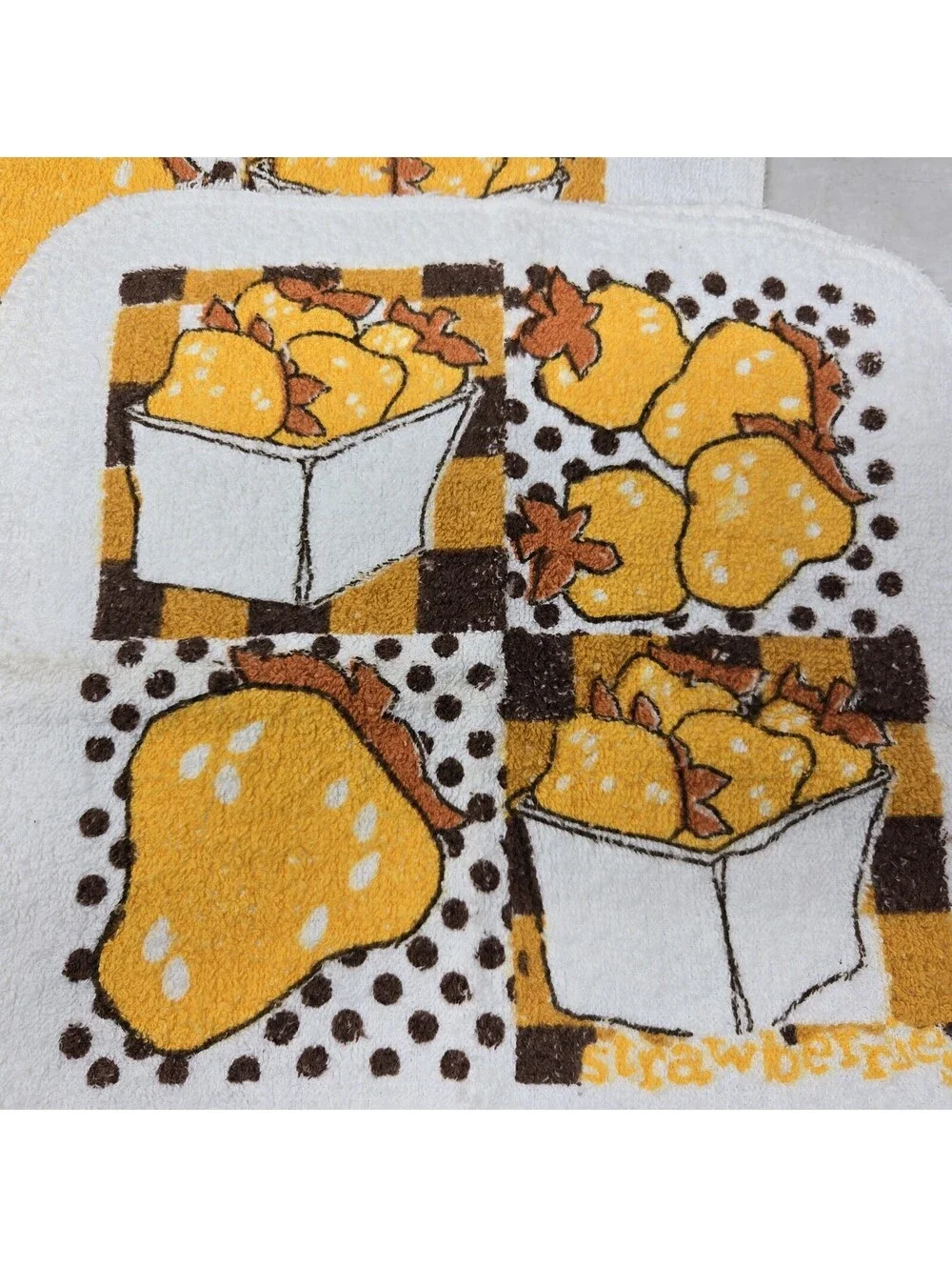 1970s yellow and orange strawberry-patterned kitchen towels Washcloths Rare X3